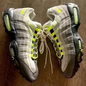 Nike RARE mens air max size 12 rare sneaker for sneaker heads!